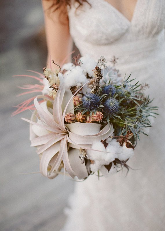 23-gorgeous-winter-wedding-bouquets-1