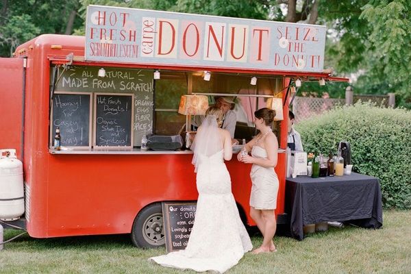 13 Ways to Have Donuts At Your Wedding