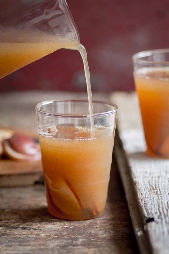 Slow-cooker Pear Cider | Favorite Fall Cocktails and Mocktails