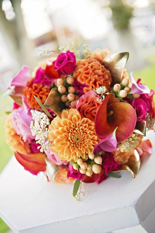 Day 12 of the 12 Days of Christmas Giveaway is a custom floral class from The Local Bouquet | The Newport Bride