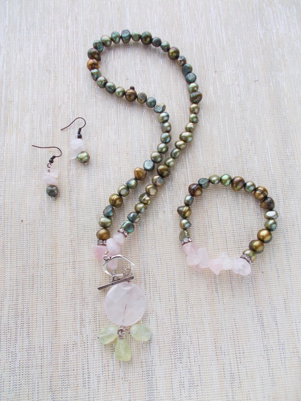 Day 7 of The Newport Bride's 12 Days of Christmas Giveaway - Jewlery set from Katz Meow Designs | The Newport Bride