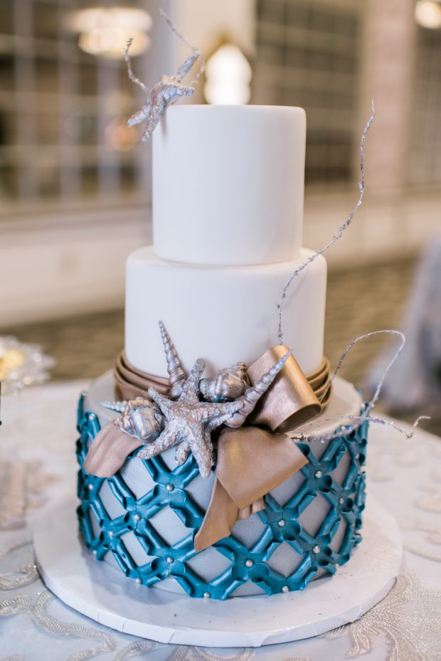 Silver and Gold Christmas By The Sea at Hotel Viking | The Newport Bride