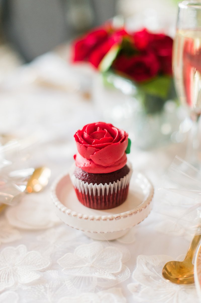 Kentucky Derby Big Hat Themed Bridal Shower Shoot on The Newport Bride