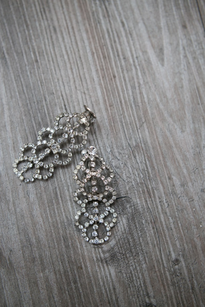 Kristin and Derek's Elegant Glittering Gold and Crisp White Belle Mer Wedding on The Newport Bride a Rhode Island Wedding Blog