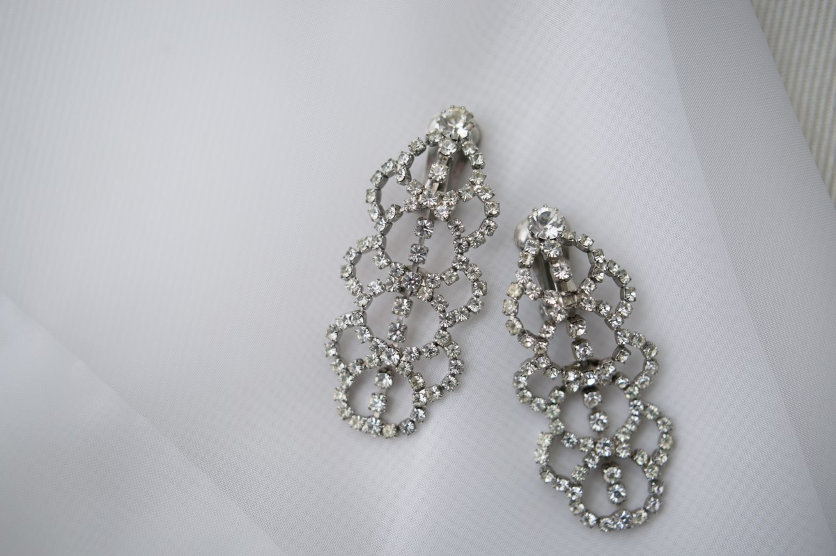 Kristin and Derek's Elegant Glittering Gold and Crisp White Belle Mer Wedding on The Newport Bride a Rhode Island Wedding Blog