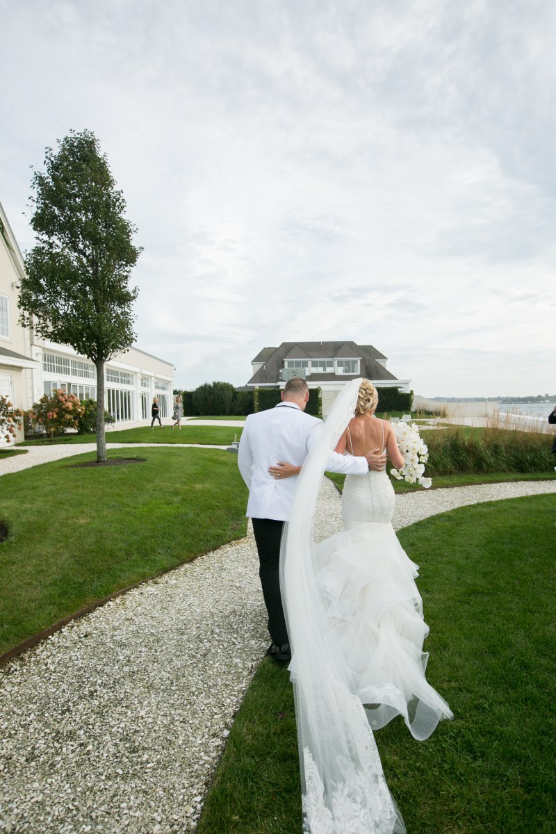 KrKristin and Derek's Elegant Glittering Gold and Crisp White Belle Mer Wedding on The Newport Bride a Rhode Island Wedding Blogistin and Derek's Elegant Glittering Gold and Crisp White Belle Mer Wedding on The Newport Bride a Rhode Island Wedding Blog
