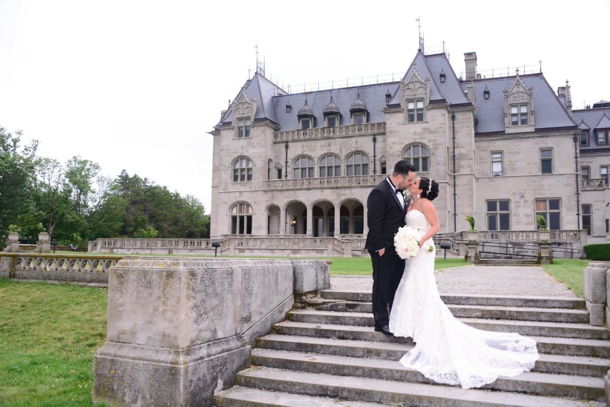 Cassie and Brandon's Navy Castle Hill Inn Wedding