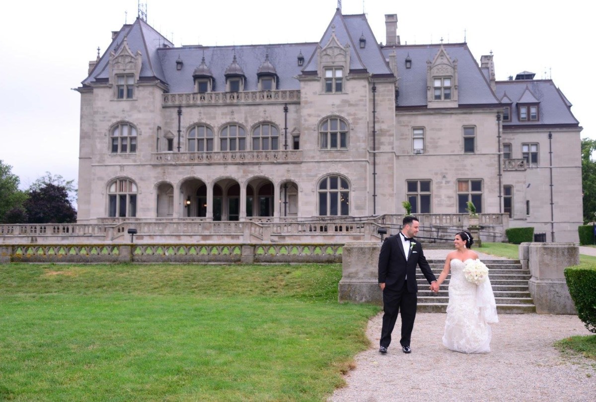 Cassie and Brandon's Navy Castle Hill Inn Wedding