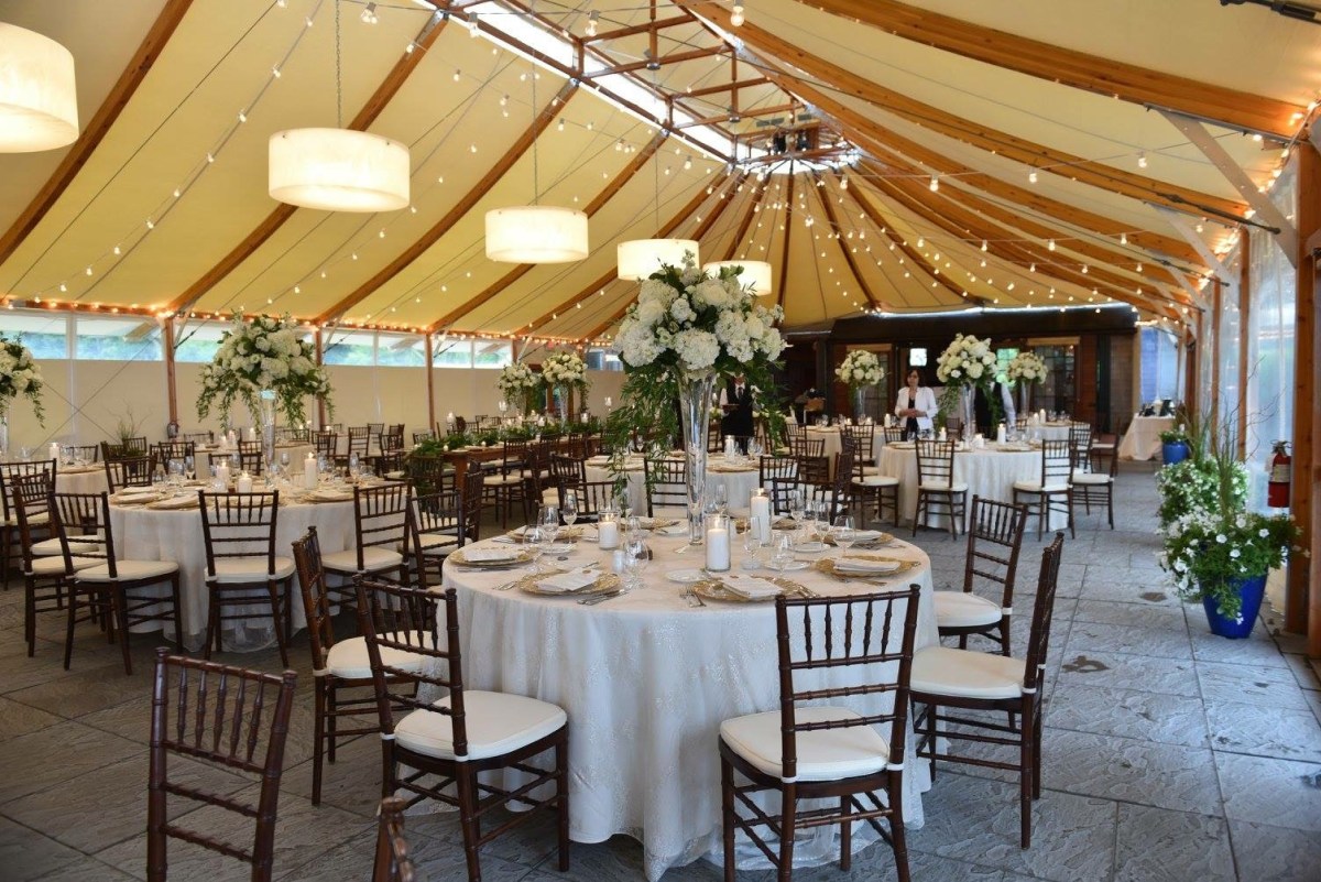 Cassie and Brandon's Navy Castle Hill Inn Wedding