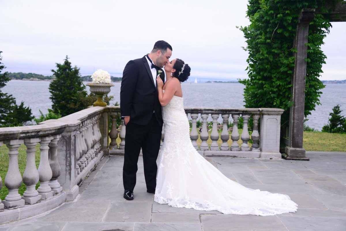 Cassie and Brandon's Navy Castle Hill Inn Wedding