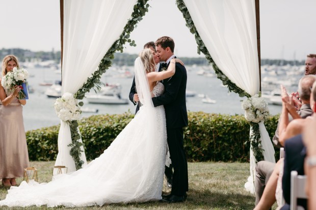 Galasso_Oleynick_BeetampBlossom_HayleyMike04Ceremony163