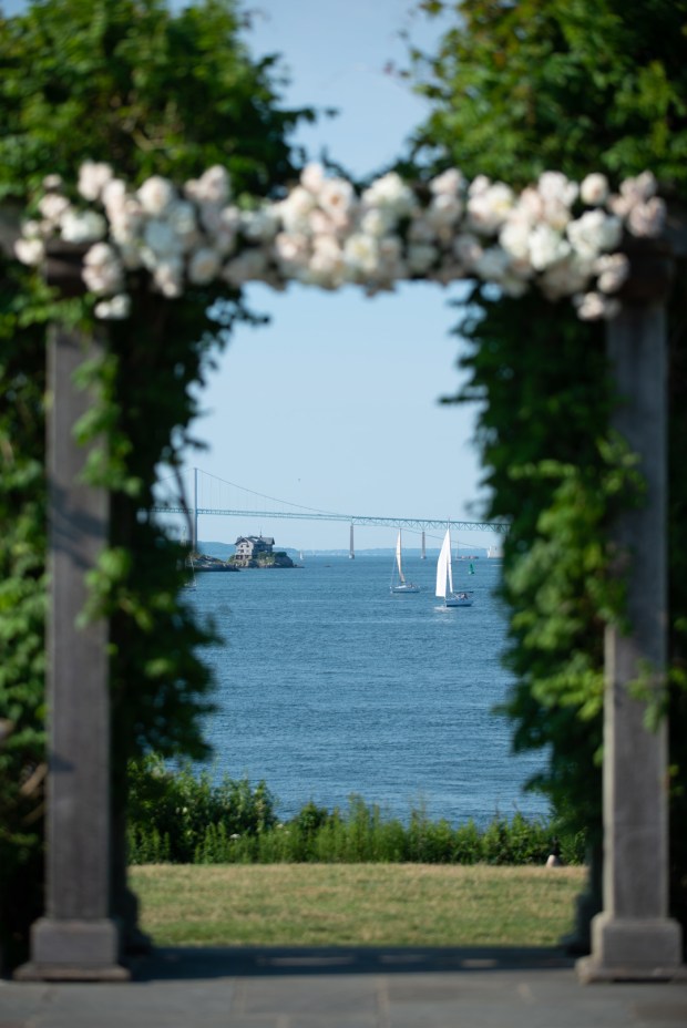 Jason_Stacy_dani_big. fine photography & image studio_STACYJASONDANIFINEWEDDINGSCASTLEHILLINBOHLINNEWPORTRHODEISLAND0718