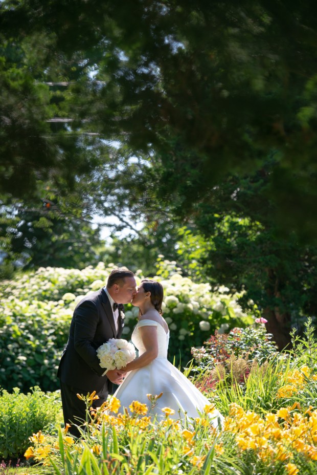 Jason_Stacy_dani_big. fine photography & image studio_STACYJASONDANIFINEWEDDINGSCASTLEHILLINBOHLINNEWPORTRHODEISLAND0506