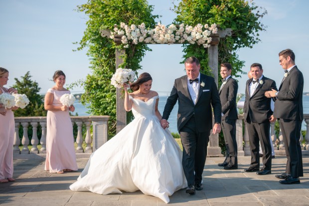 Jason_Stacy_dani_big. fine photography & image studio_STACYJASONDANIFINEWEDDINGSCASTLEHILLINBOHLINNEWPORTRHODEISLAND0869