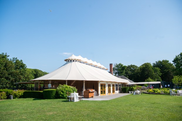 Jason_Stacy_dani_big. fine photography & image studio_STACYJASONDANIFINEWEDDINGSCASTLEHILLINBOHLINNEWPORTRHODEISLAND0559