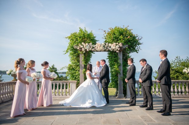 Jason_Stacy_dani_big. fine photography & image studio_STACYJASONDANIFINEWEDDINGSCASTLEHILLINBOHLINNEWPORTRHODEISLAND0791