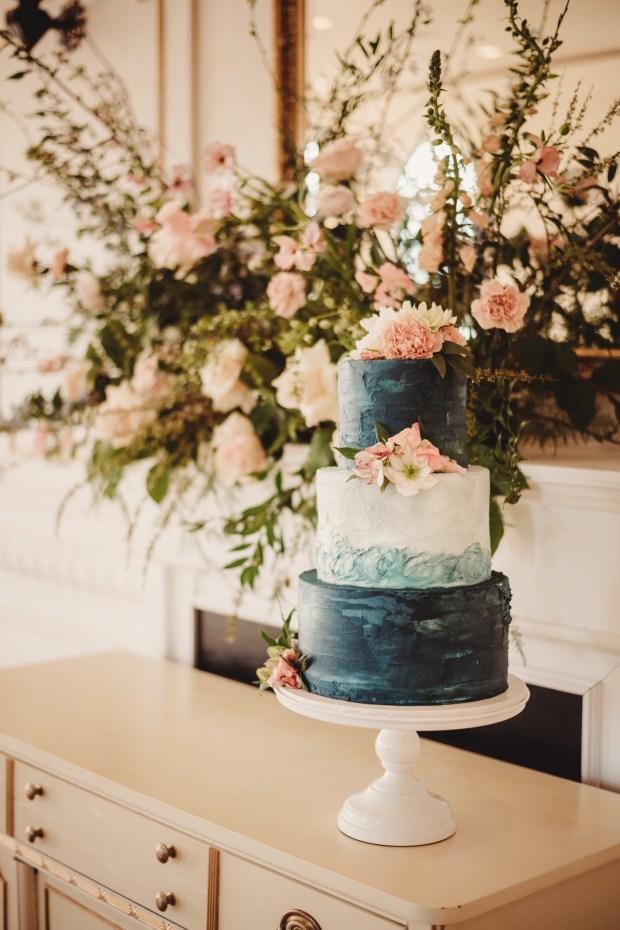 Elegant & Romantic Styled Bridal Shoot in Newport Venue Finishing at Jamestown Cliffs_Harlow & Stone Studios_HSS2736_big