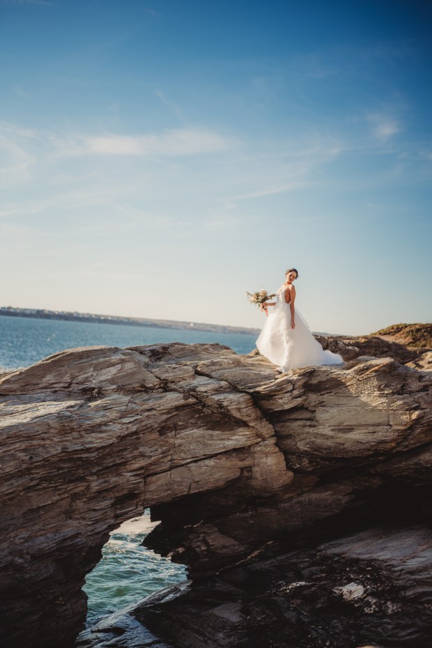 Elegant & Romantic Styled Bridal Shoot in Newport Venue Finishing at Jamestown Cliffs_Harlow & Stone Studios_HSS2934_big