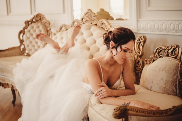 Elegant & Romantic Styled Bridal Shoot in Newport Venue Finishing at Jamestown Cliffs_Harlow & Stone Studios_HSS2566_big