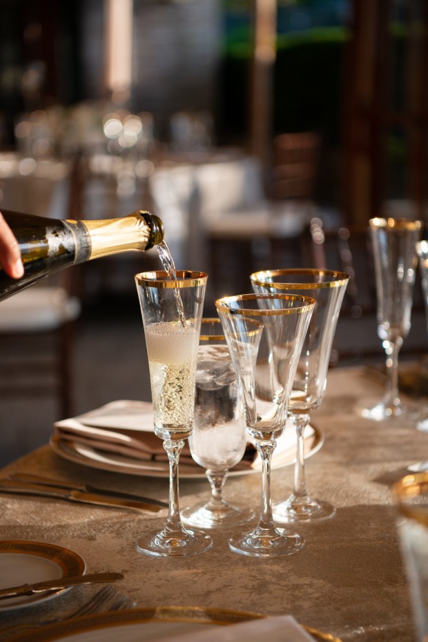 Jason_Stacy_dani_big. fine photography & image studio_STACYJASONDANIFINEWEDDINGSCASTLEHILLINBOHLINNEWPORTRHODEISLAND1030