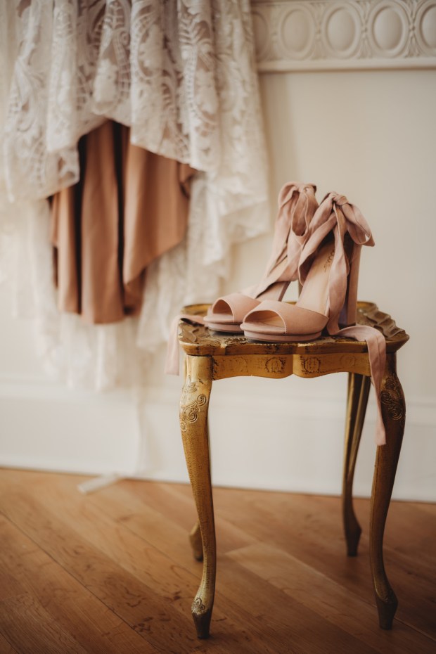 Elegant & Romantic Styled Bridal Shoot in Newport Venue Finishing at Jamestown Cliffs_Harlow & Stone Studios_HSS2194_big